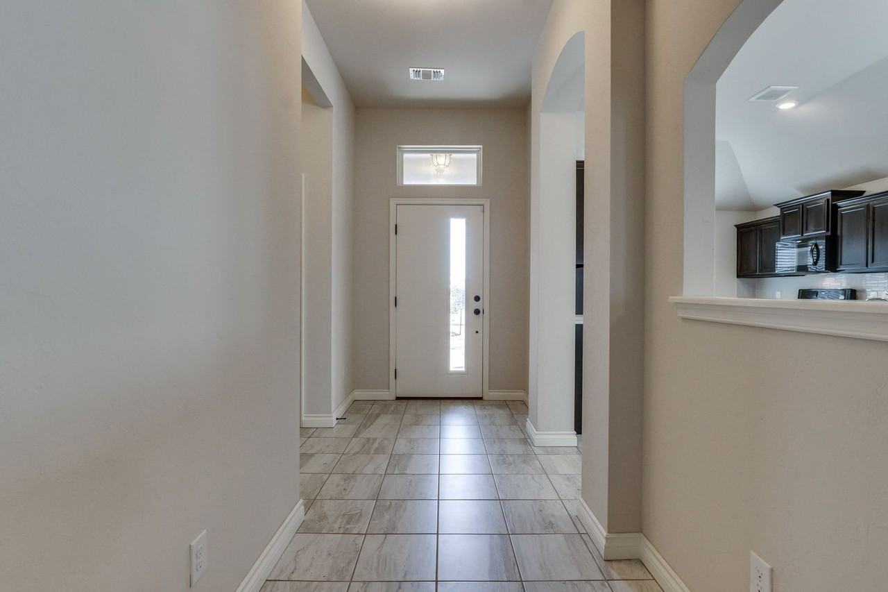 15701 Caney Dr - Photo 5 of 25