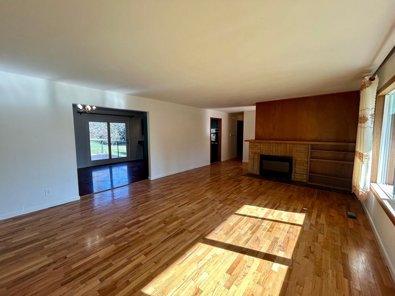 3222 Mcleod Rd - Photo 3 of 30