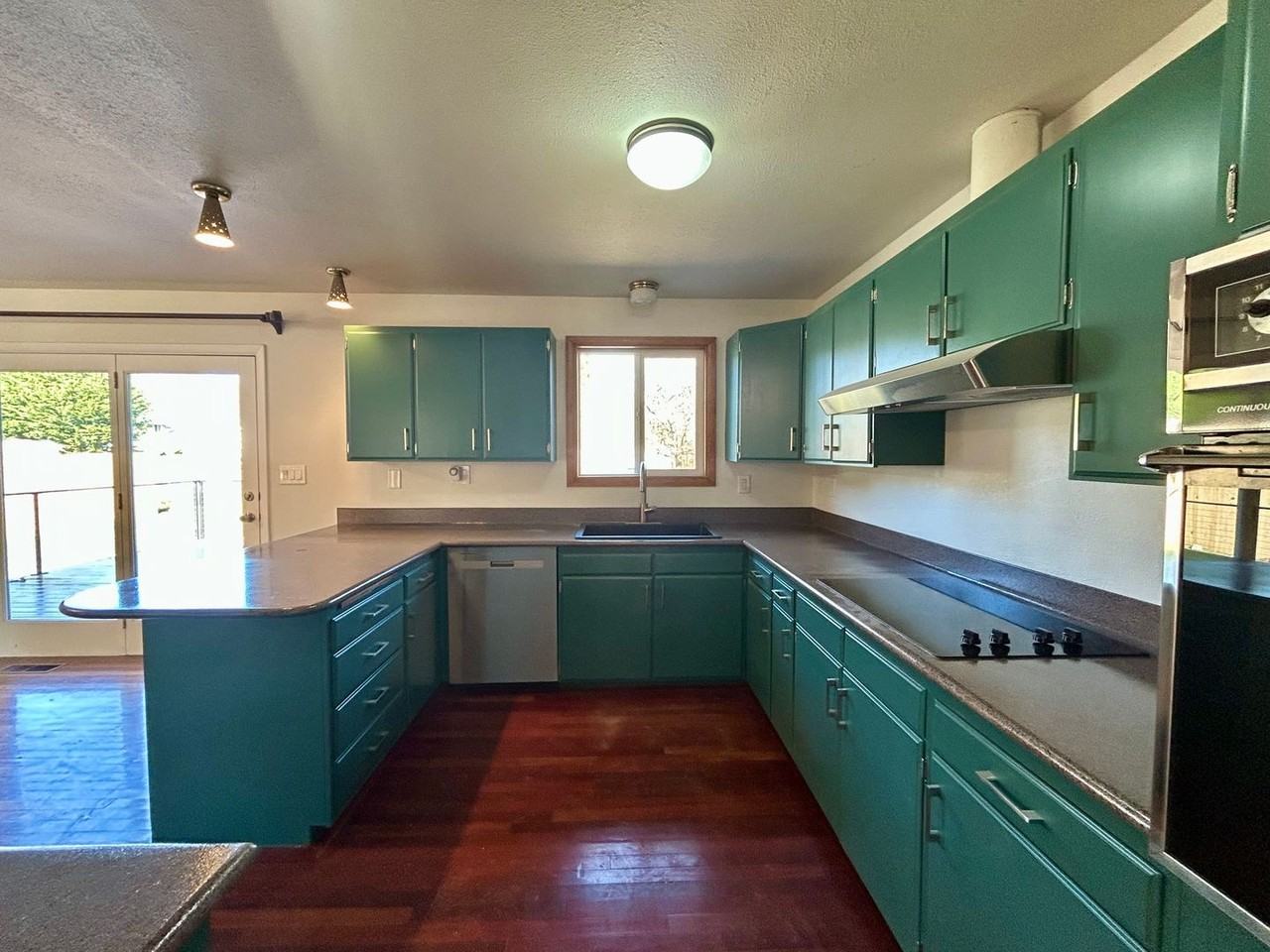 3222 Mcleod Rd - Photo 2 of 29