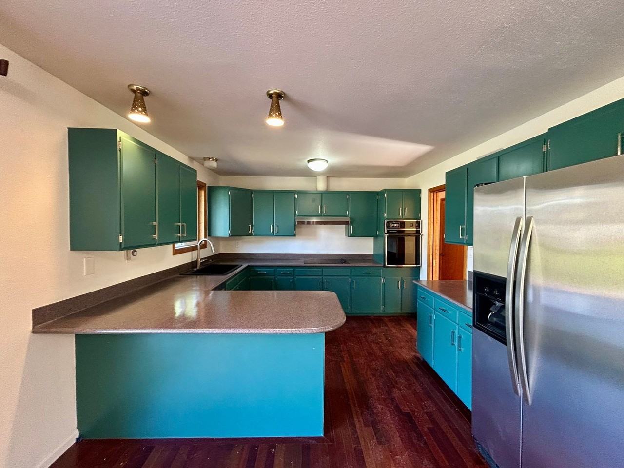 3222 Mcleod Rd - Photo 4 of 29