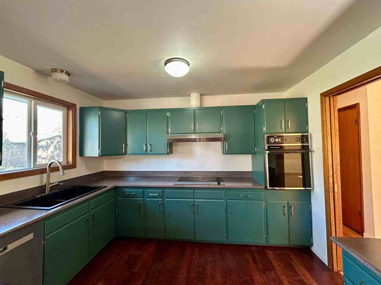 3222 Mcleod Rd - Photo 3 of 29