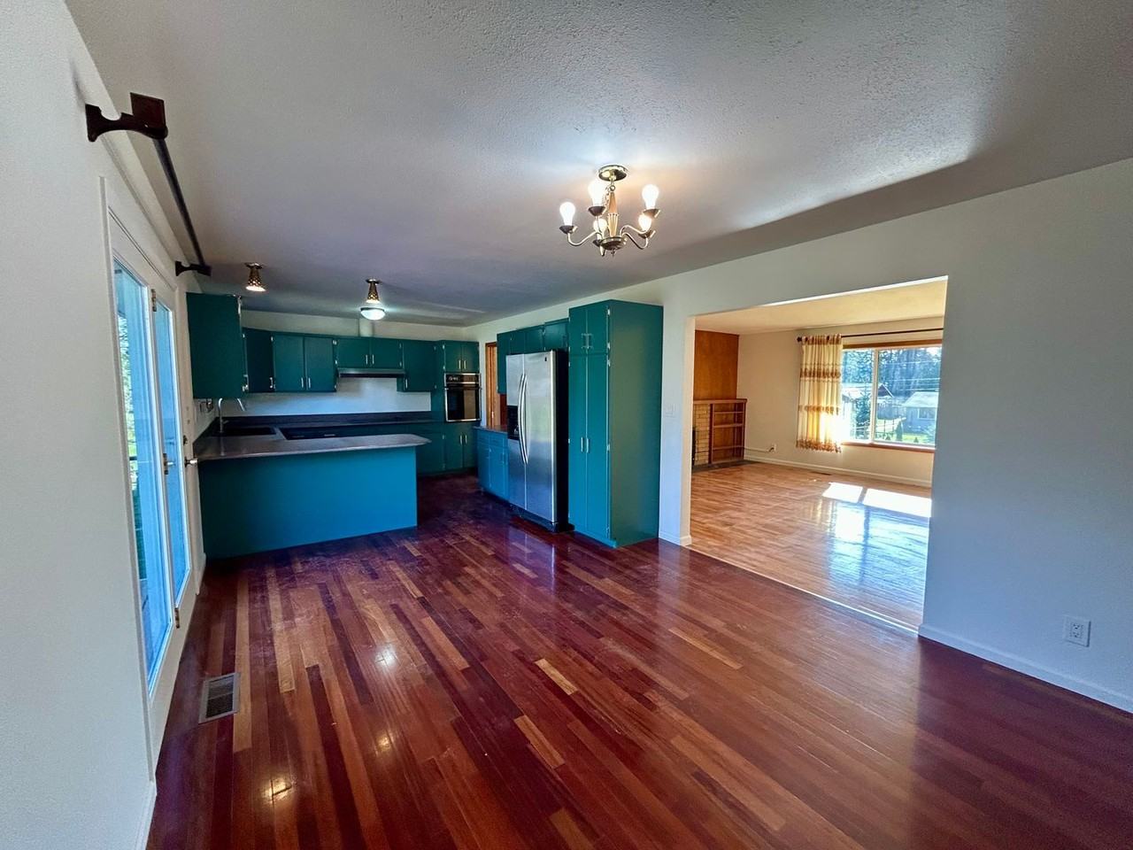 3222 Mcleod Rd - Photo 7 of 29