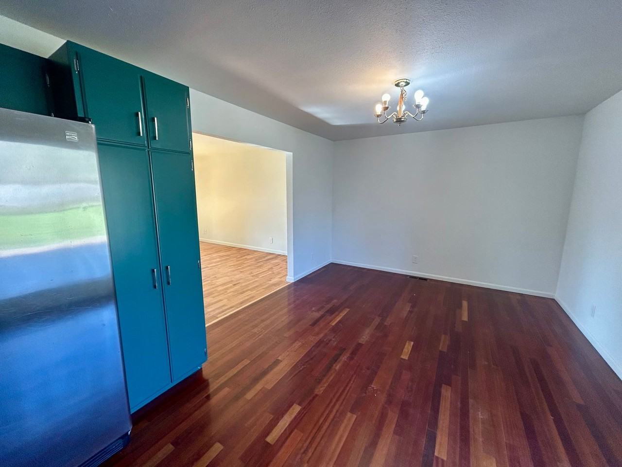 3222 Mcleod Rd - Photo 5 of 29