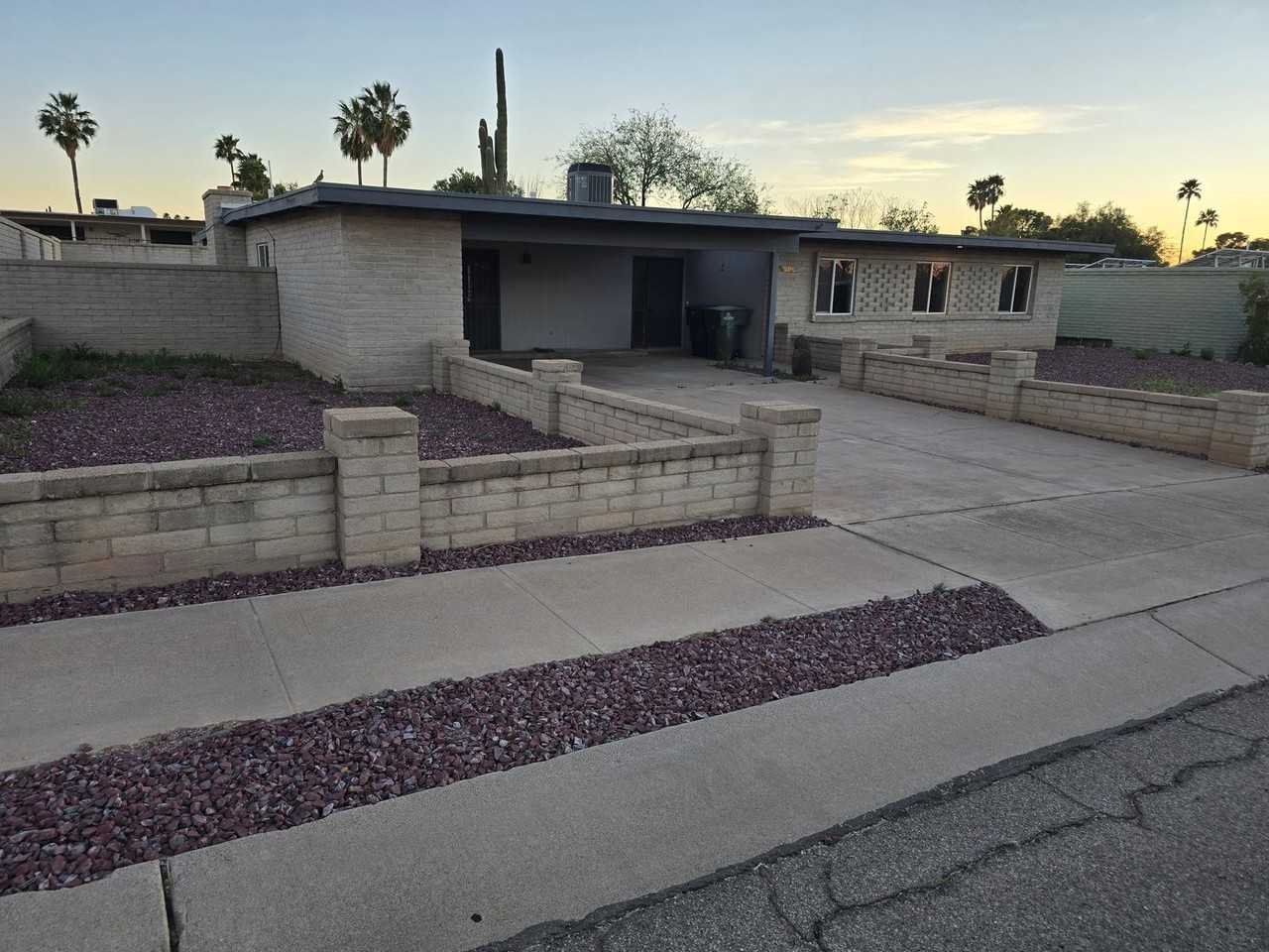 9240 E Holmes St - Photo 2 of 43