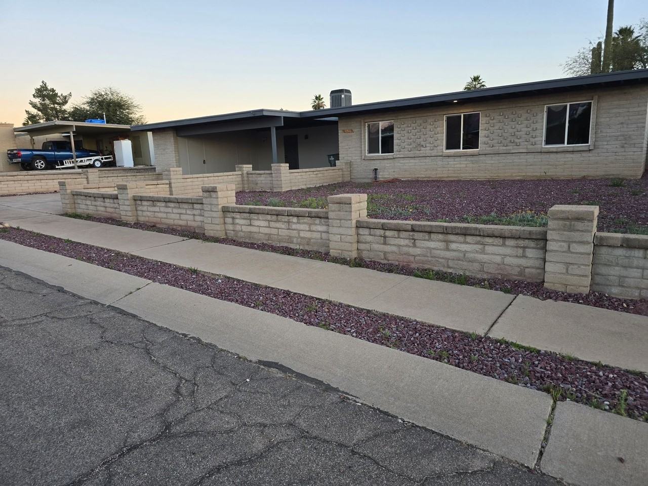 9240 E Holmes St - Photo 3 of 43