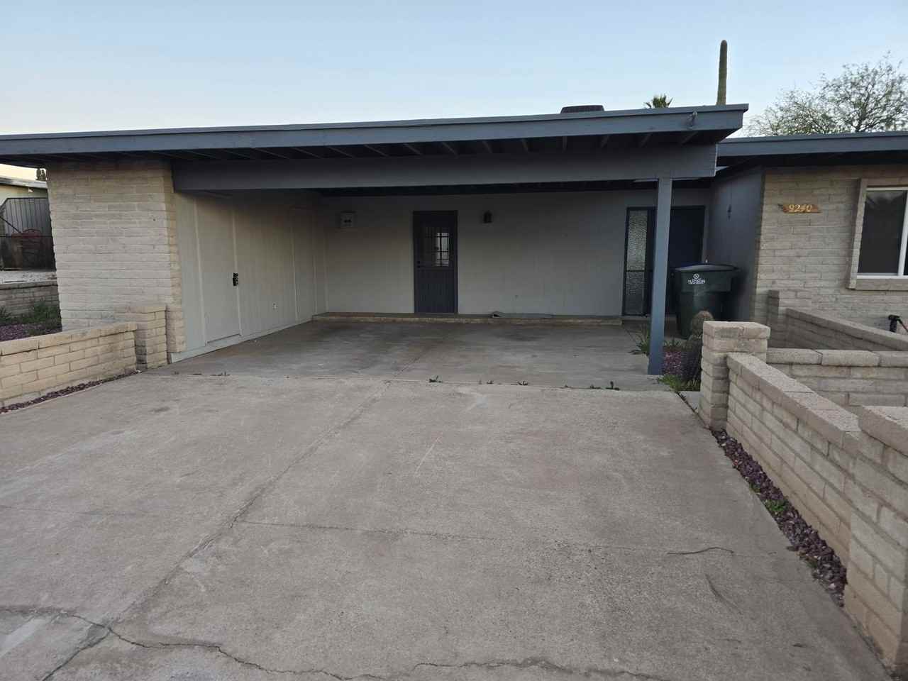 9240 E Holmes St - Photo 4 of 43