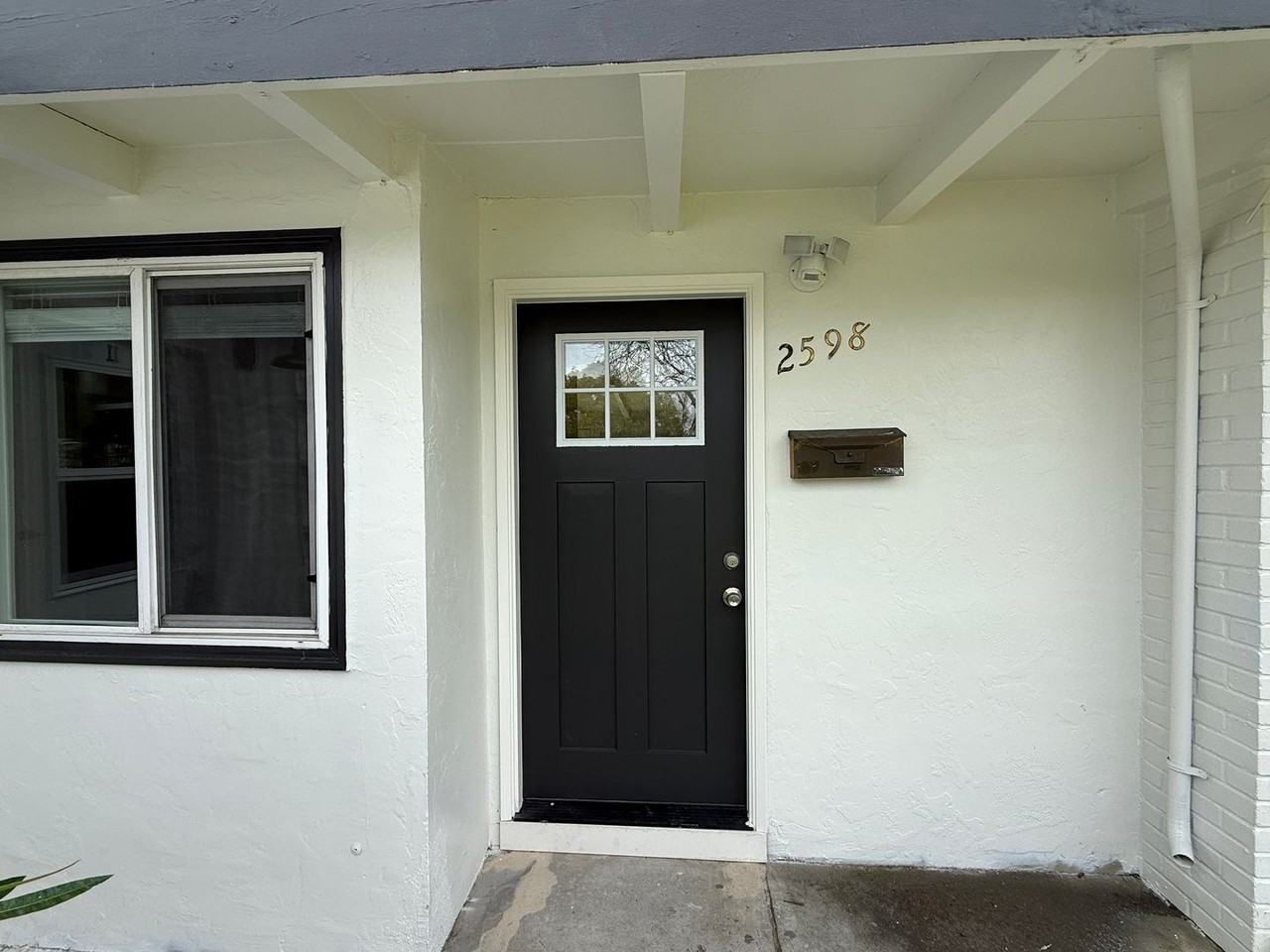 2598 Dixon Dr - Photo 3 of 30