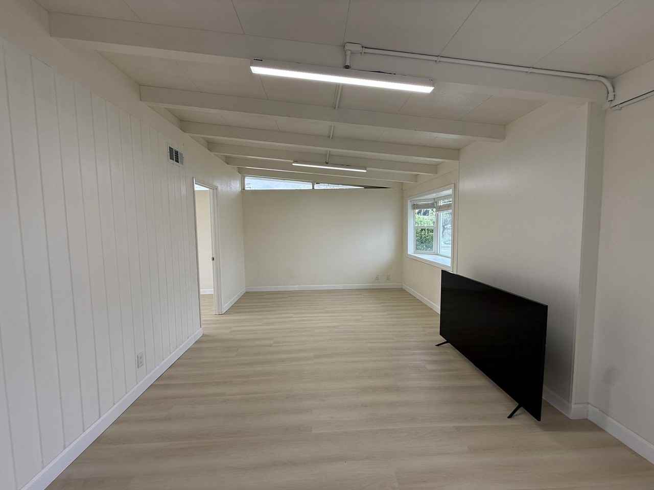 2598 Dixon Dr - Photo 4 of 30