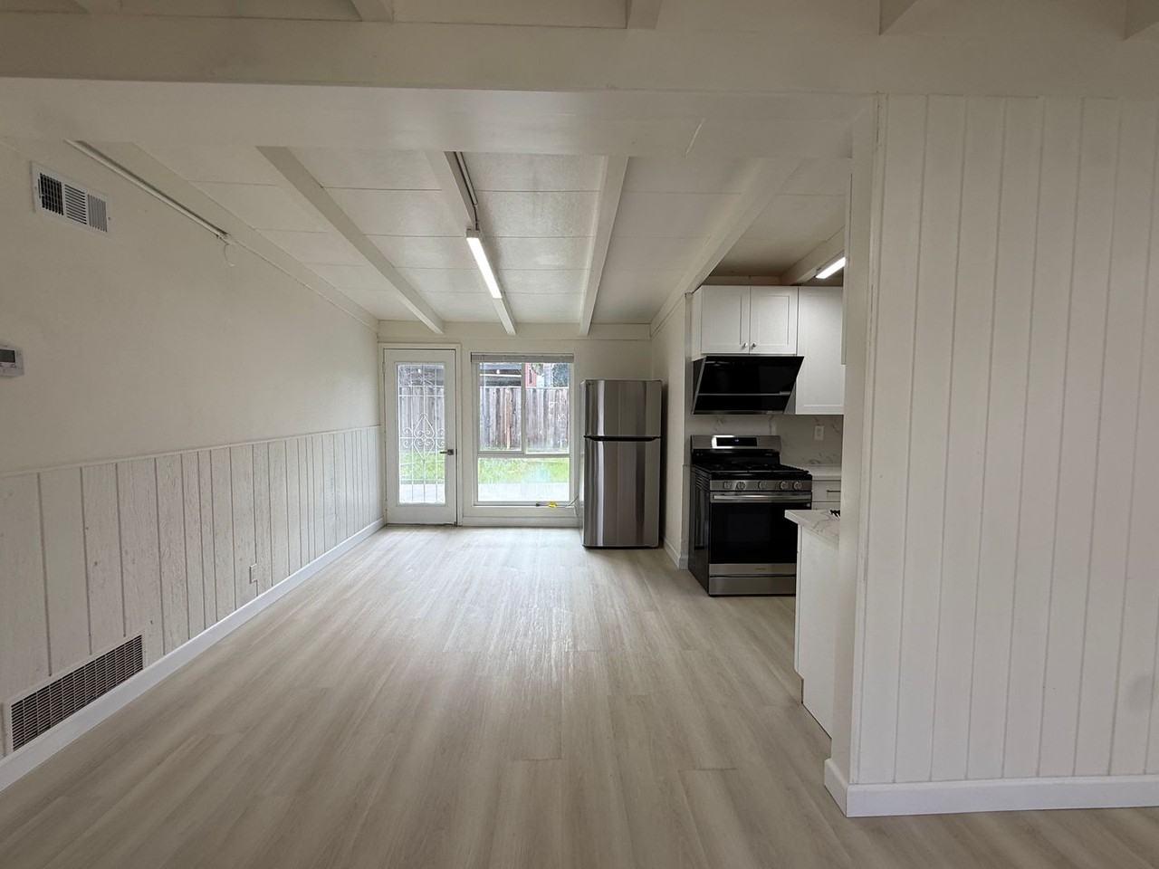 2598 Dixon Dr - Photo 5 of 30