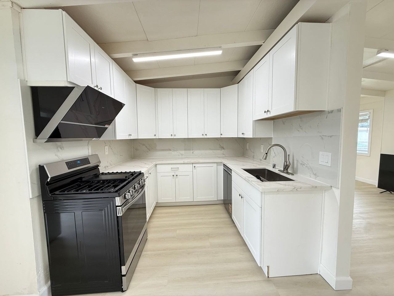 2598 Dixon Dr - Photo 7 of 30