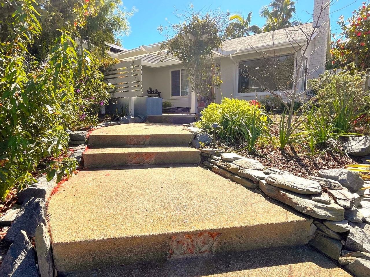 2707 Socorro Ln - Photo 5 of 50