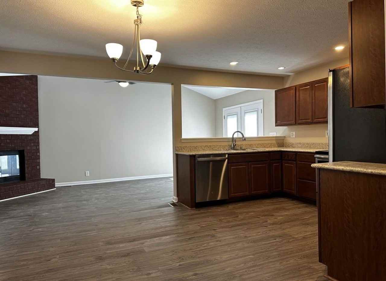 5103 Cynthia Dr - Photo 3 of 11