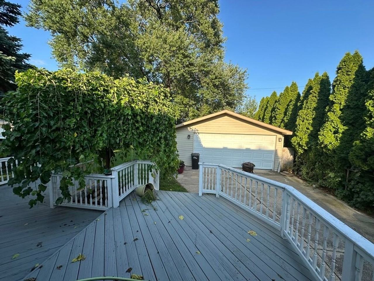 972 Cardwell St - Photo 4 of 12