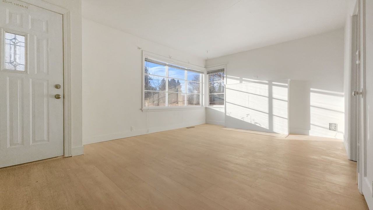 7608 39th Ave Sw - Photo 4 of 16