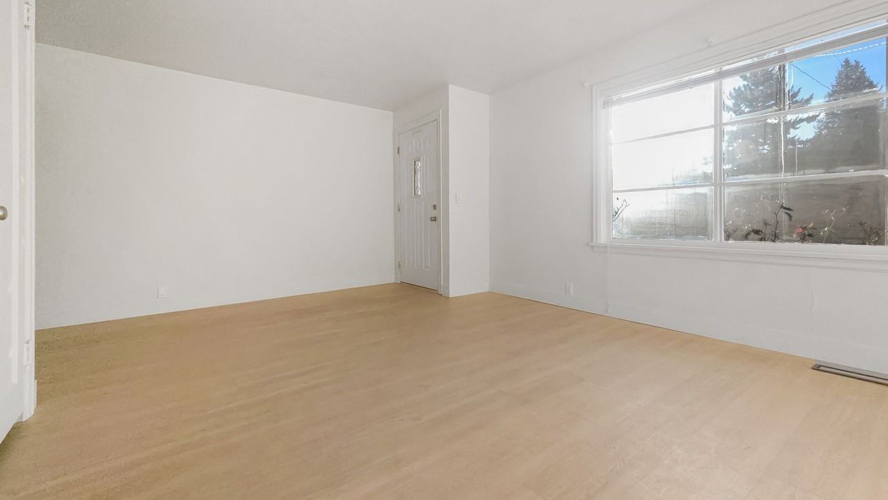 7608 39th Ave Sw - Photo 6 of 16