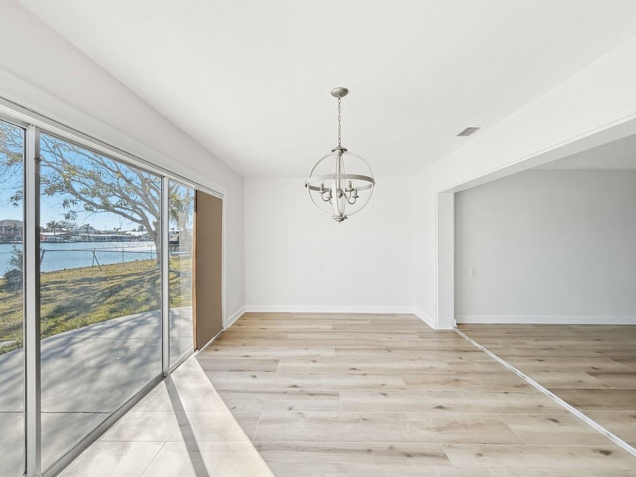 349 La Hacienda Dr - Photo 7 of 21