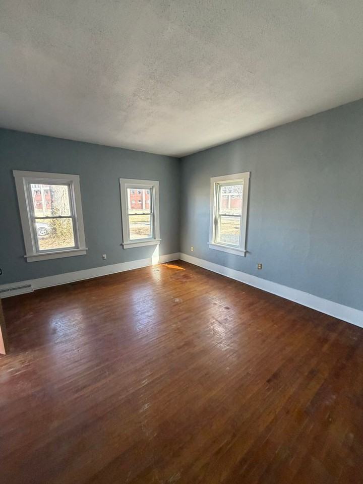 1504 Phillips Ave - Photo 3 of 8