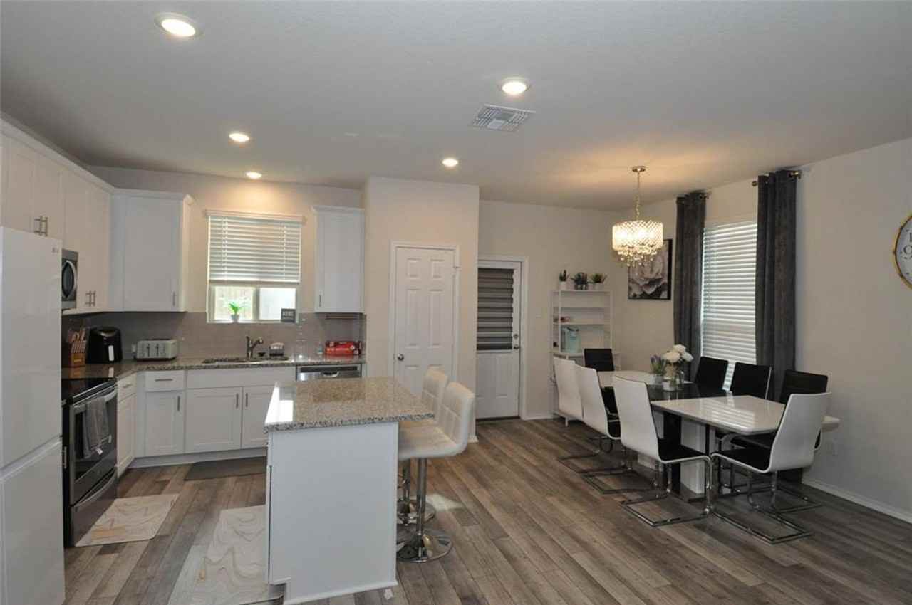 1717 Th Johnson - Photo 3 of 24