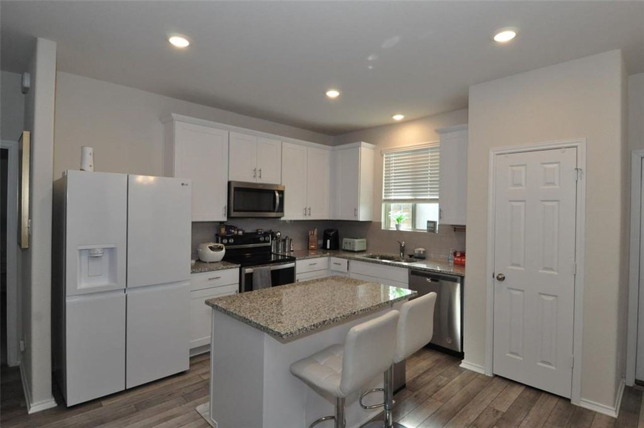 1717 Th Johnson - Photo 4 of 24