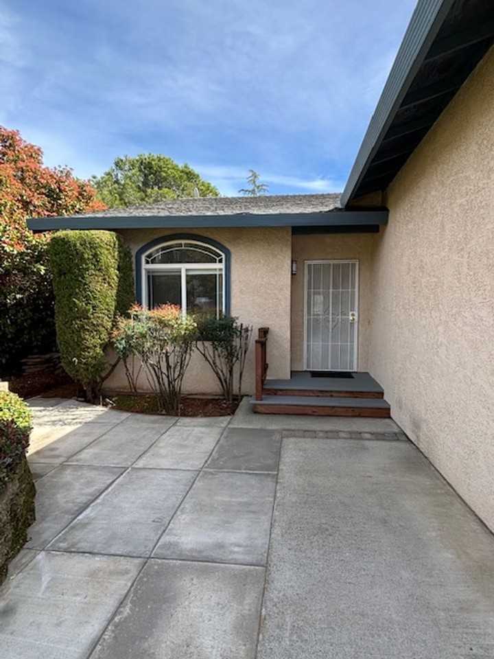 11212 Mountain View Ct - Photo 2 of 26