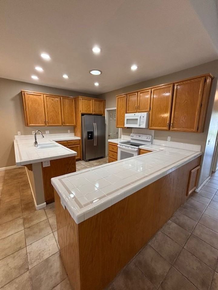 11212 Mountain View Ct - Photo 5 of 26