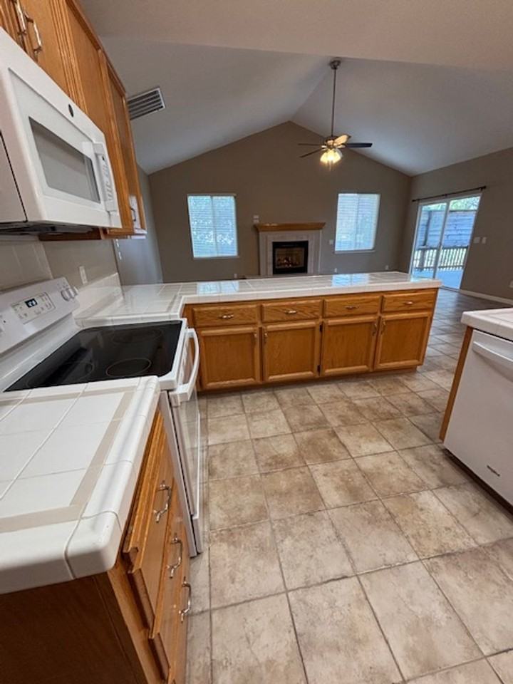 11212 Mountain View Ct - Photo 6 of 26