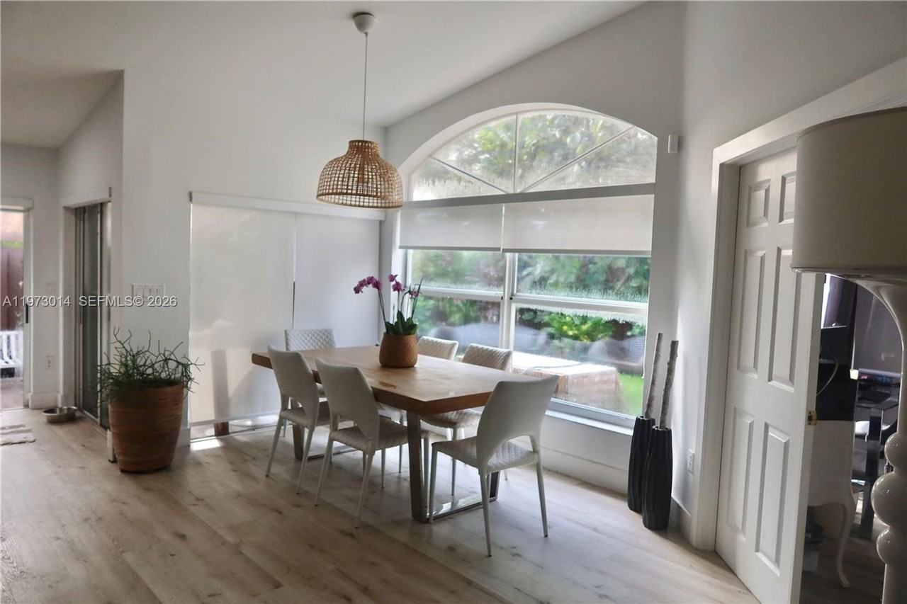 5862 Nw 113th Pl - Photo 3 of 15