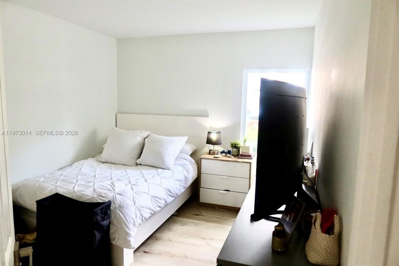 5862 Nw 113th Pl - Photo 6 of 15