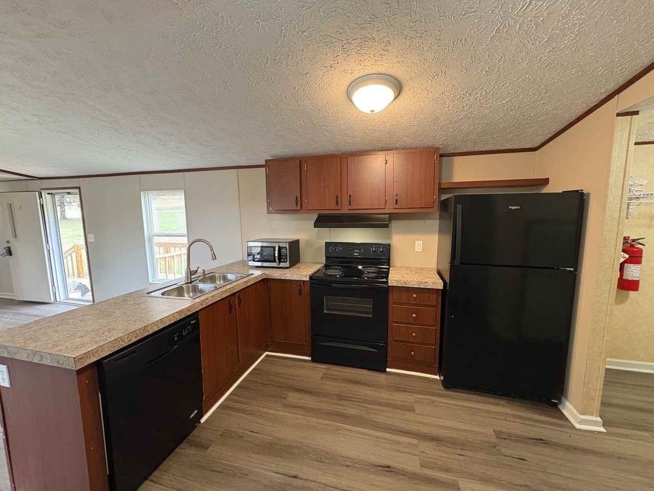 60 Henderson Rd - Photo 5 of 14