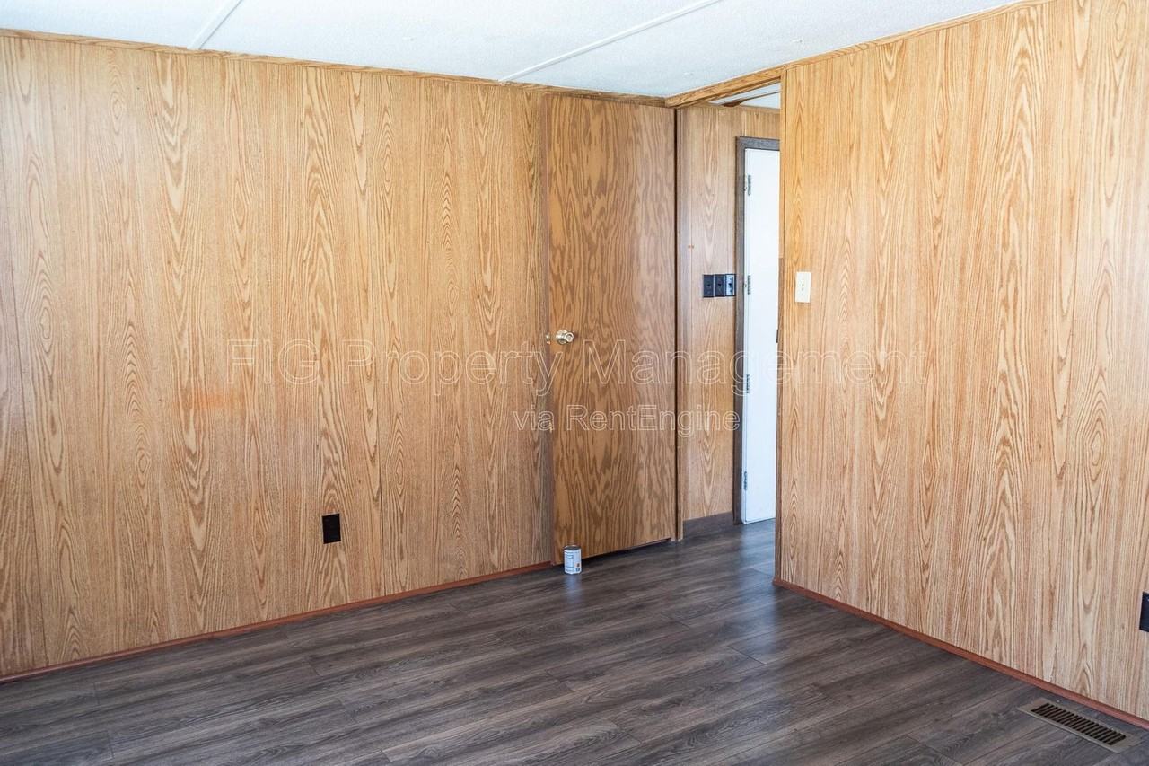 805 Hillvale Rd - Photo 4 of 11