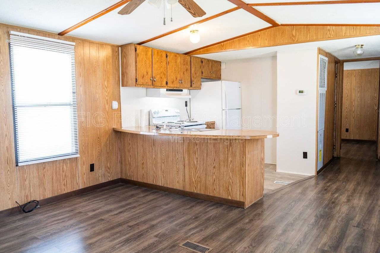 805 Hillvale Rd - Photo 5 of 11