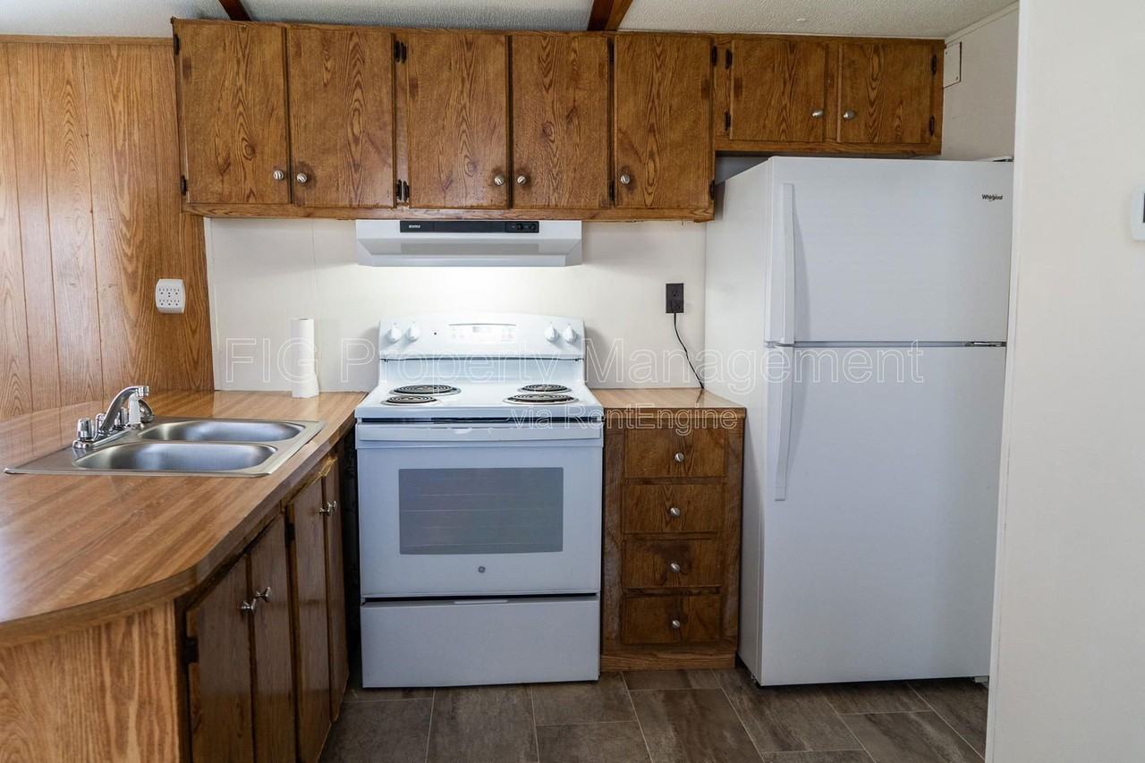 805 Hillvale Rd - Photo 6 of 11