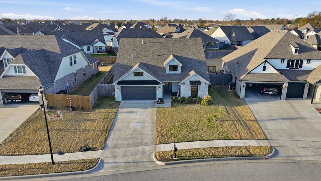 12008 N 131st East Ave - Photo 2 of 43