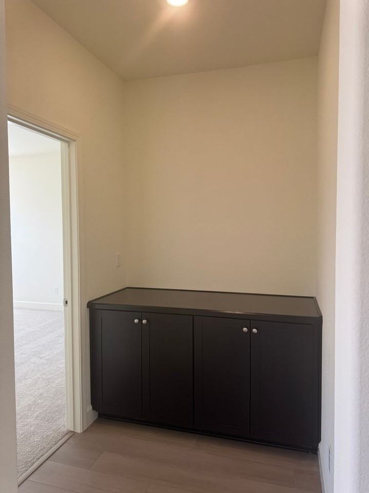 949 Nelle Dr - Photo 5 of 19