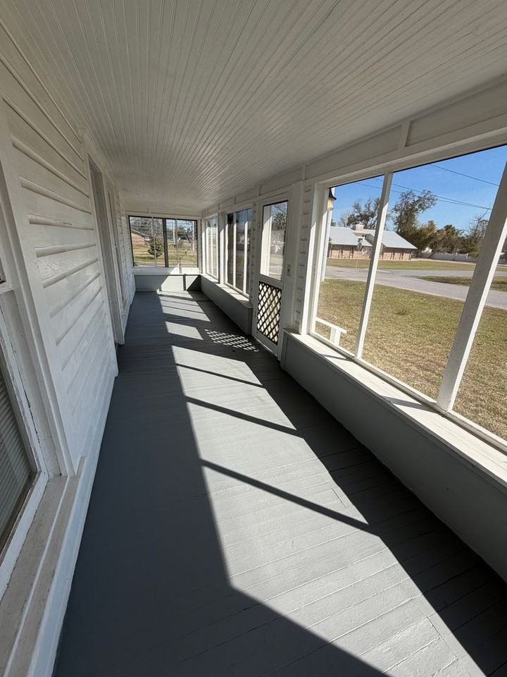 1002 Indiana Ave - Photo 3 of 27