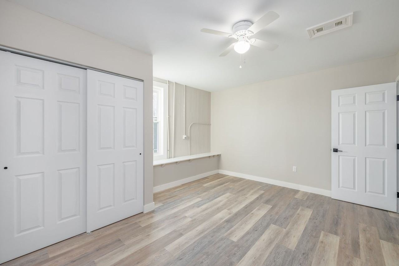 315 W Division St - Photo 2 of 40