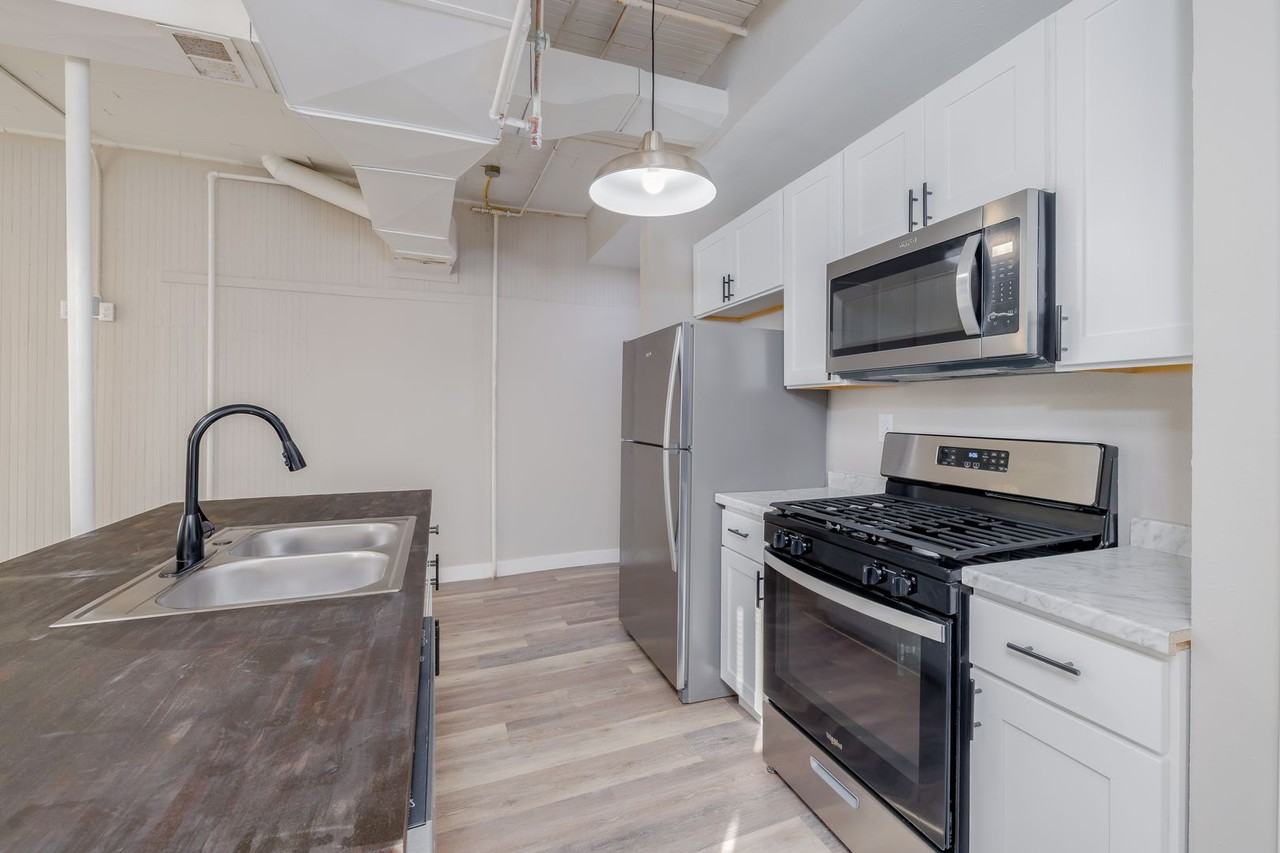 315 W Division St - Photo 6 of 40