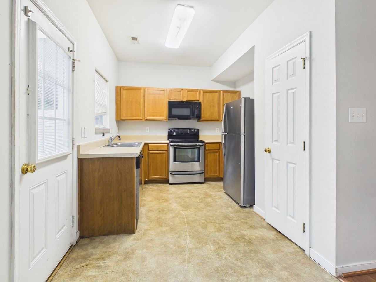 4715 Milfax Rd - Photo 6 of 12