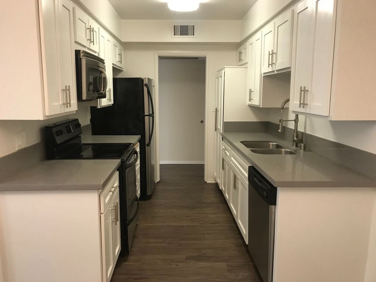 816 S. Bundy Dr - Photo 5 of 50