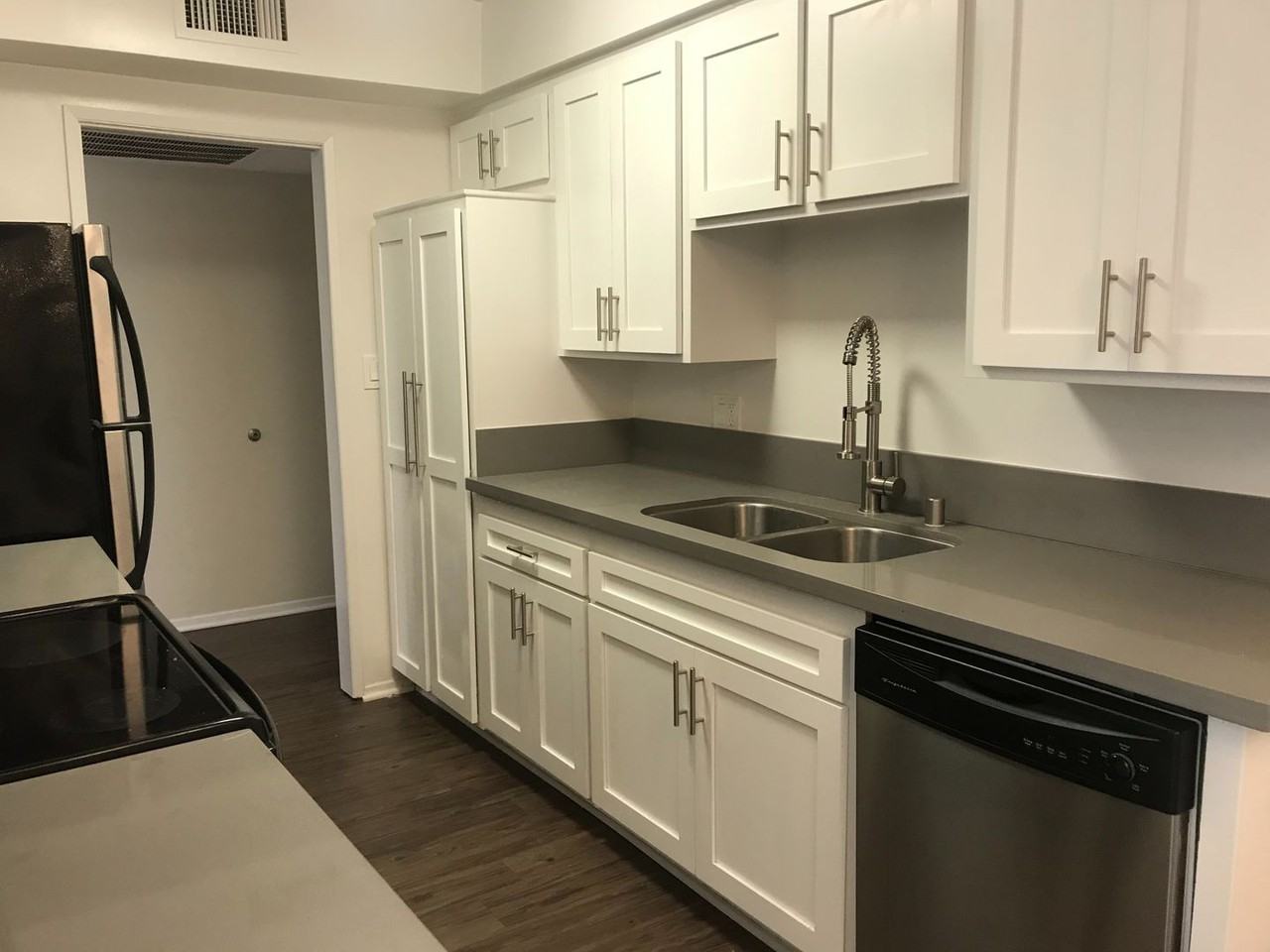 816 S. Bundy Dr - Photo 6 of 50