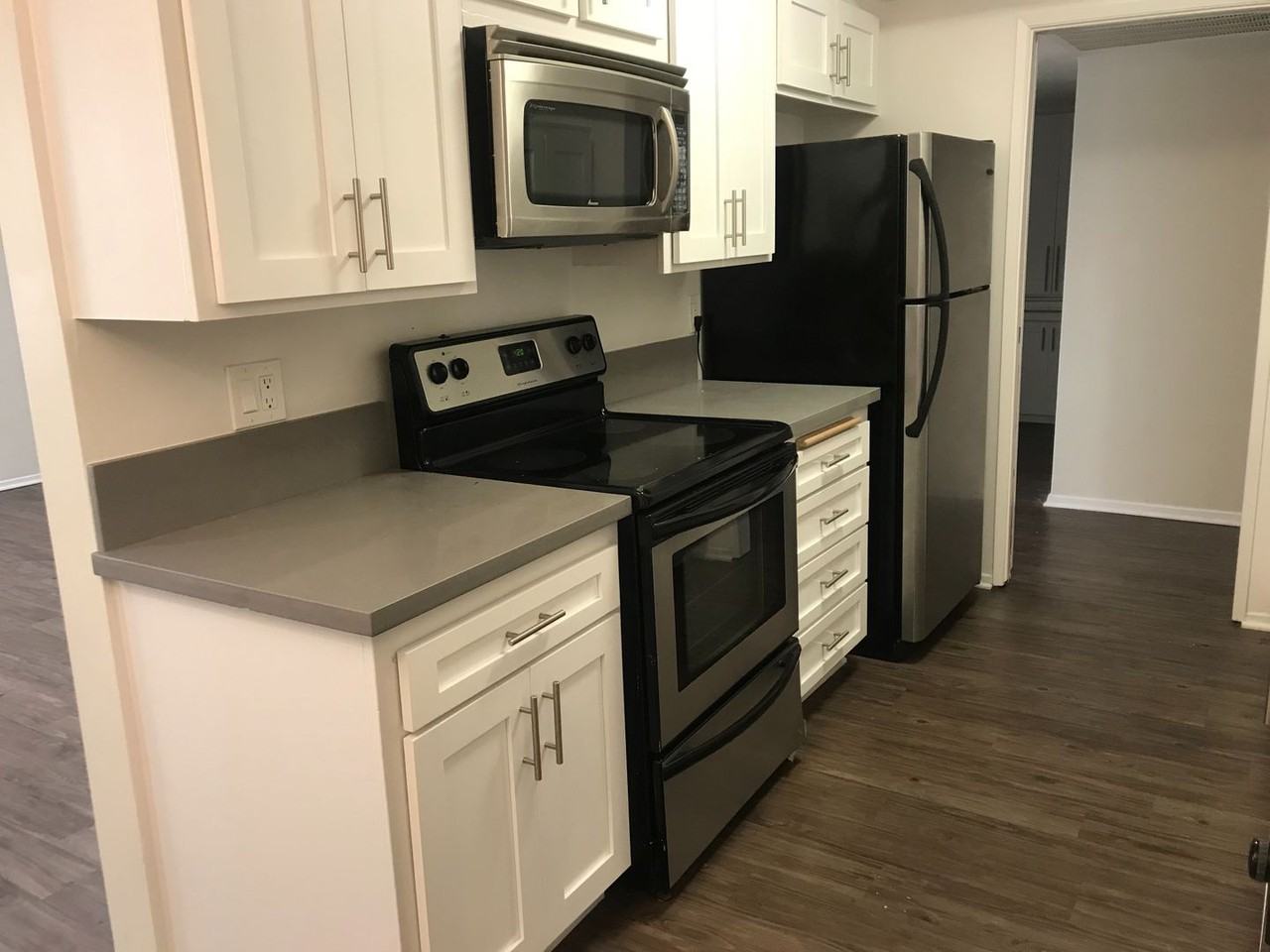 816 S. Bundy Dr - Photo 7 of 50