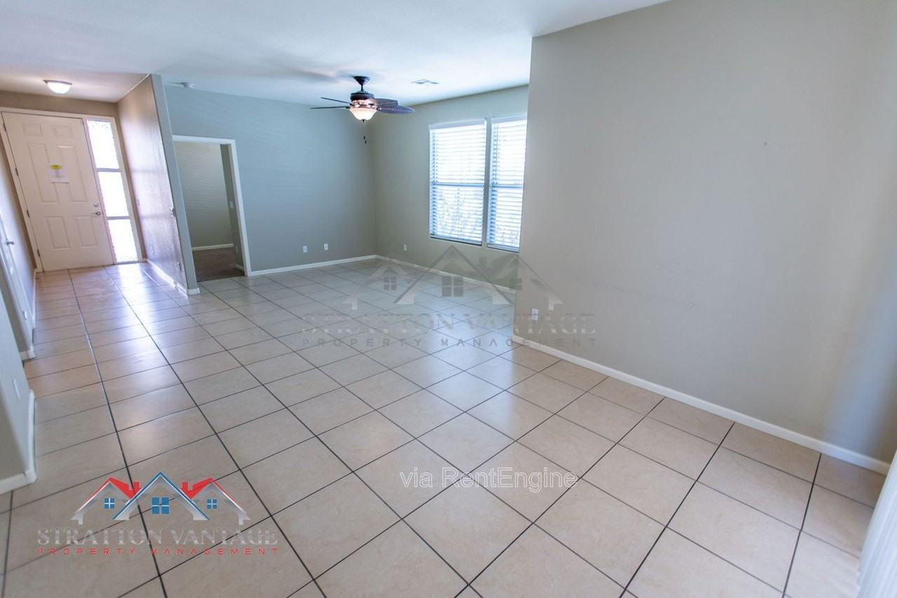 13562 W Cypress St - Photo 7 of 43