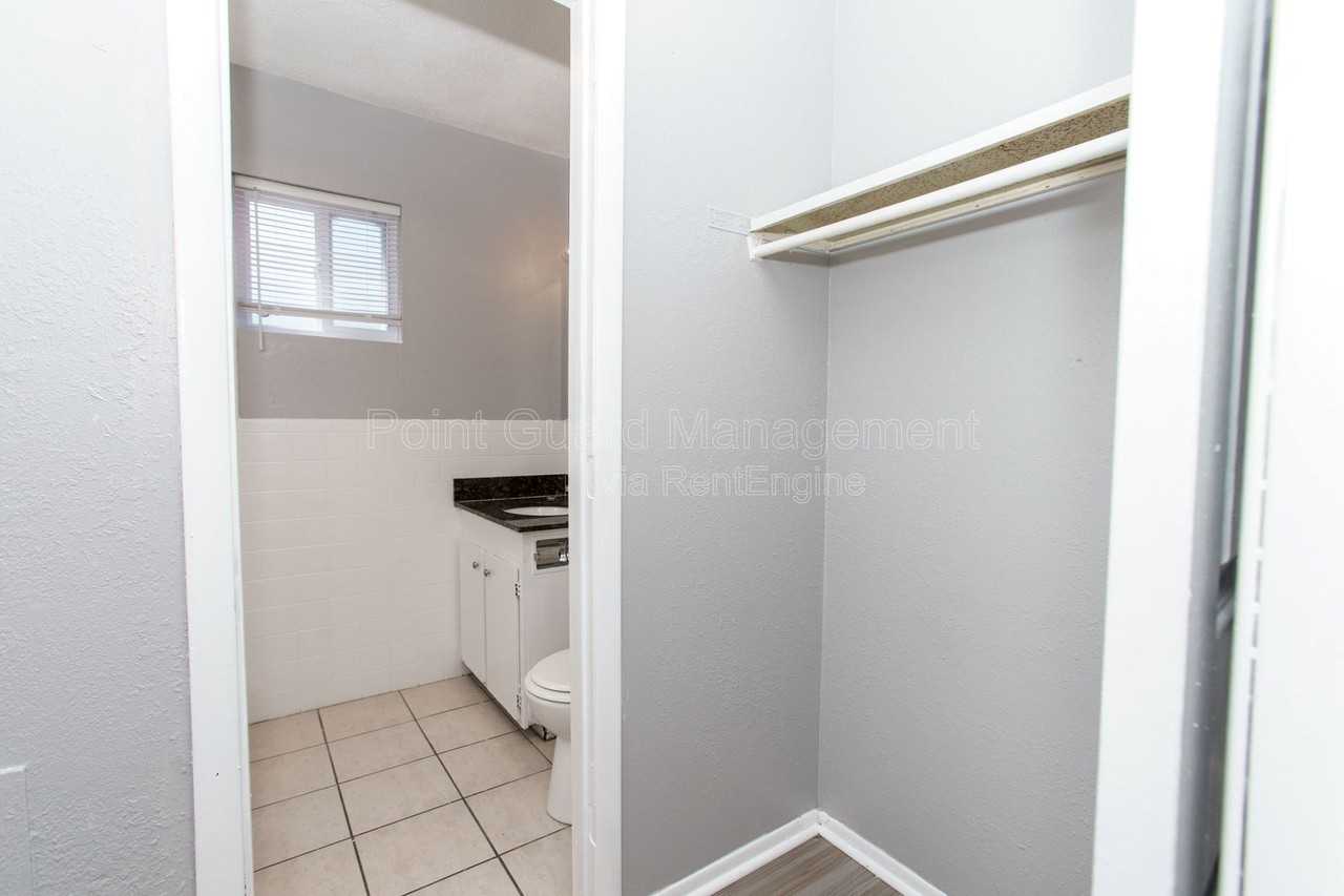 812 N West St #5 - Photo 4 of 13