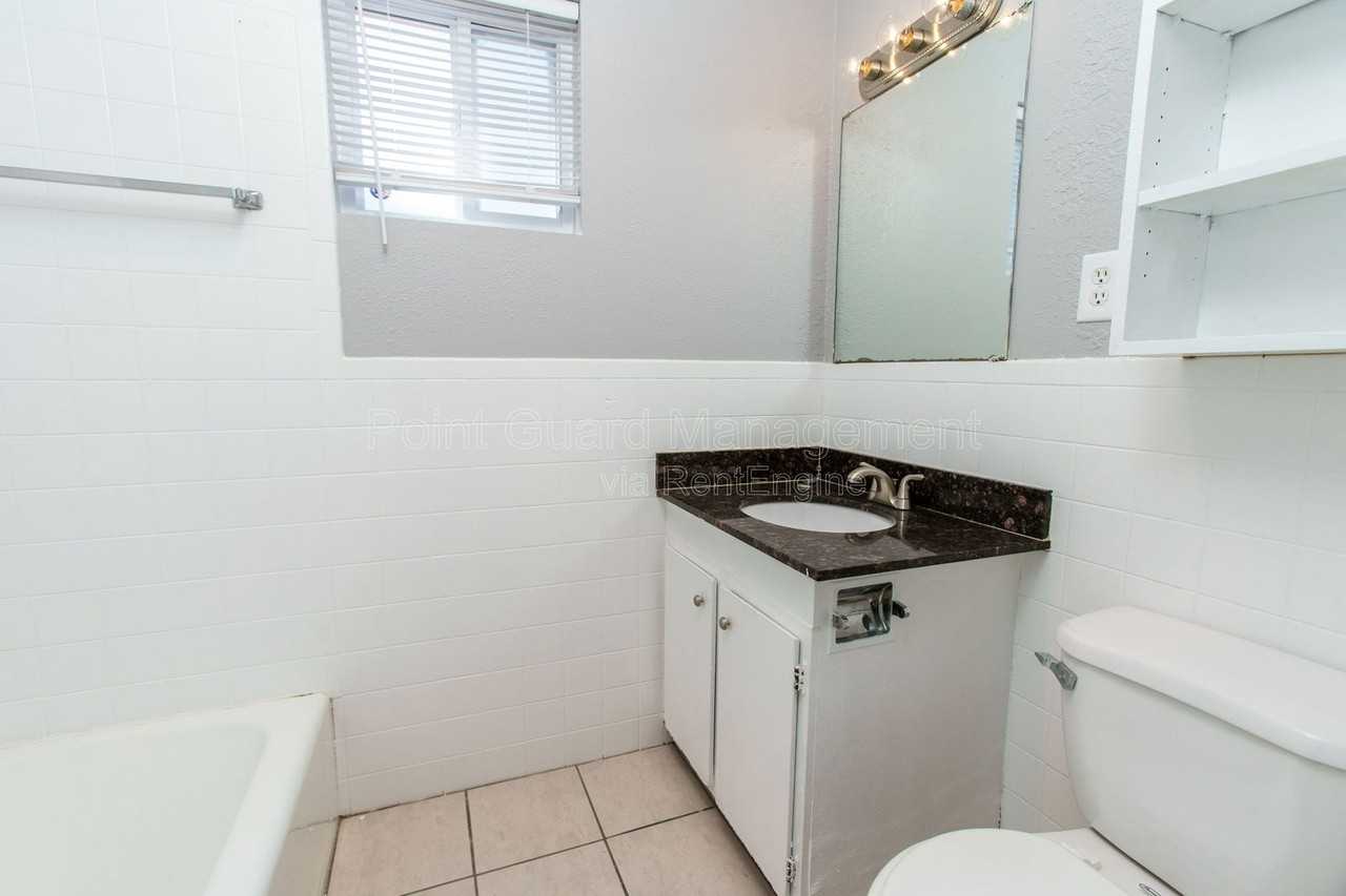 812 N West St #5 - Photo 5 of 13