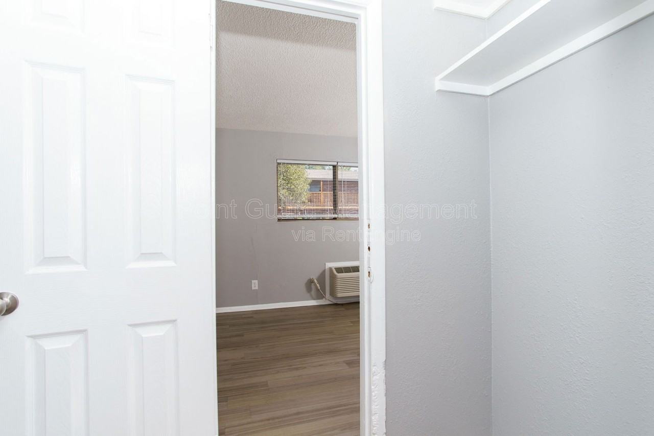 812 N West St #5 - Photo 7 of 13