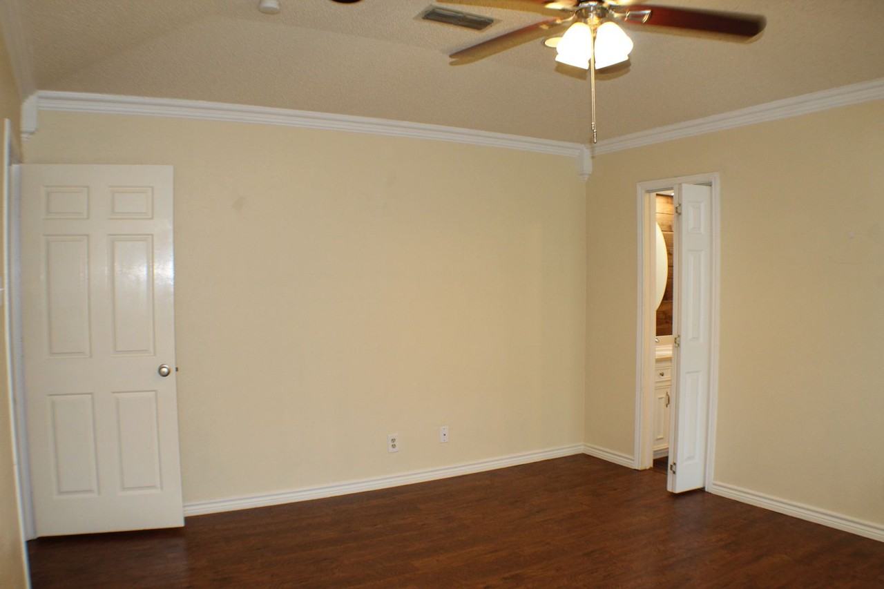 7838 Williams Ave - Photo 5 of 26