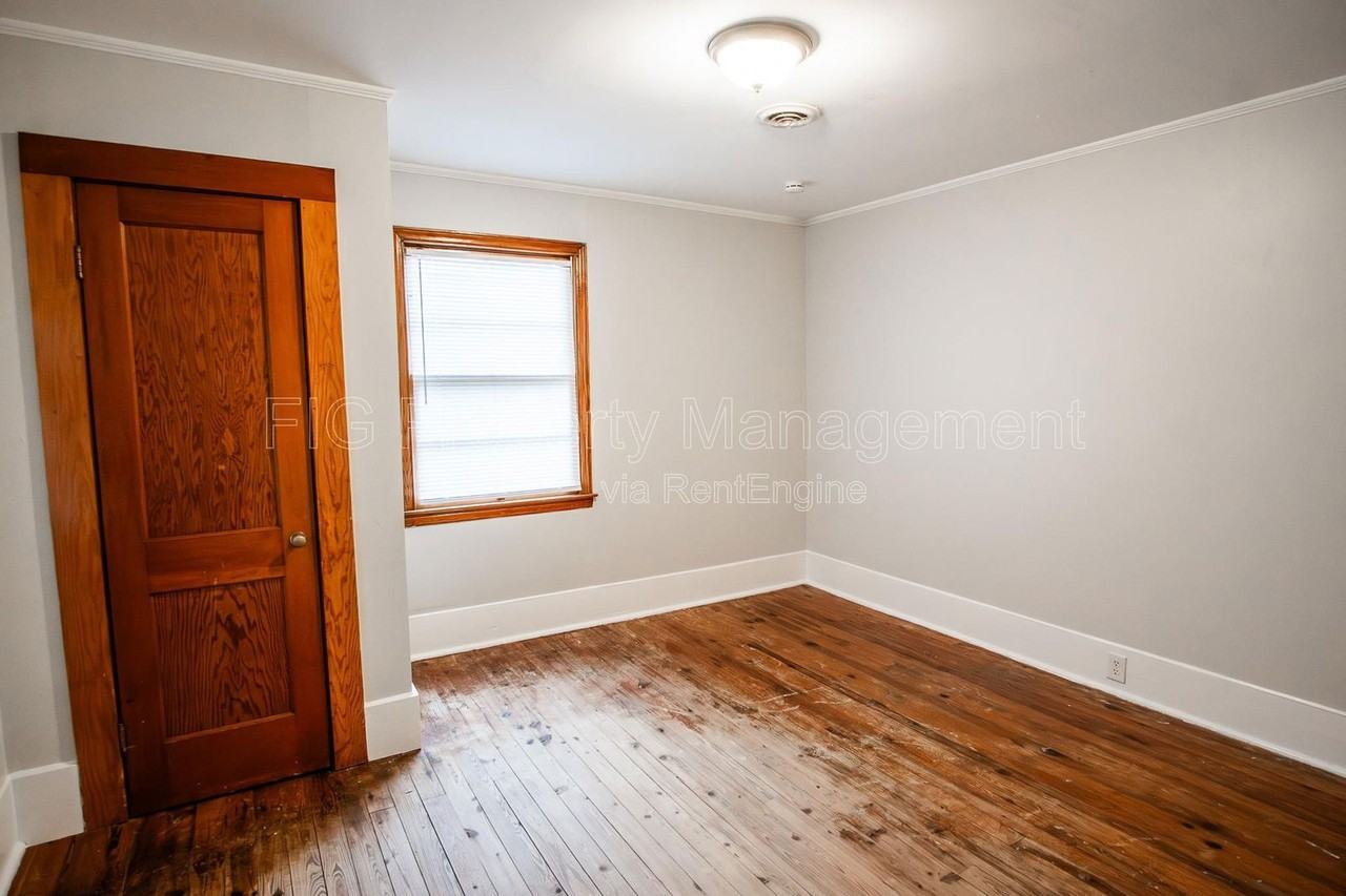 521 N Chamberlain Ave - Photo 6 of 19