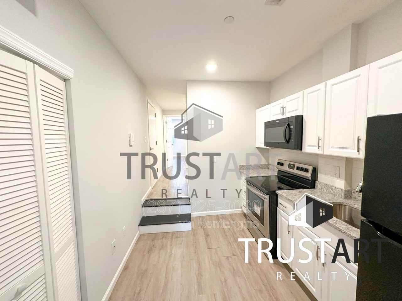 2404 W Thompson St #B - Photo 4 of 22