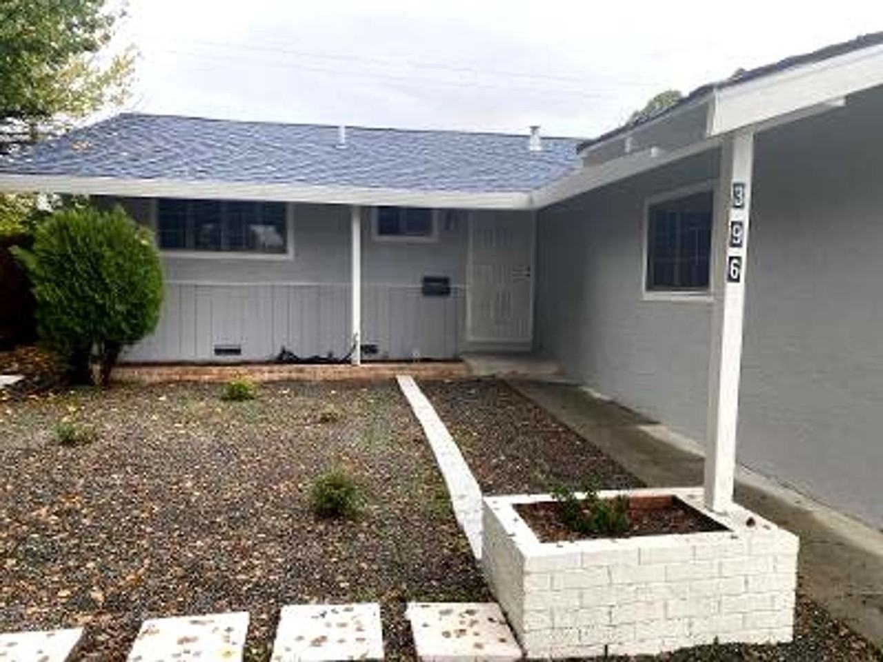 396 Elsinore Dr - Photo 2 of 22