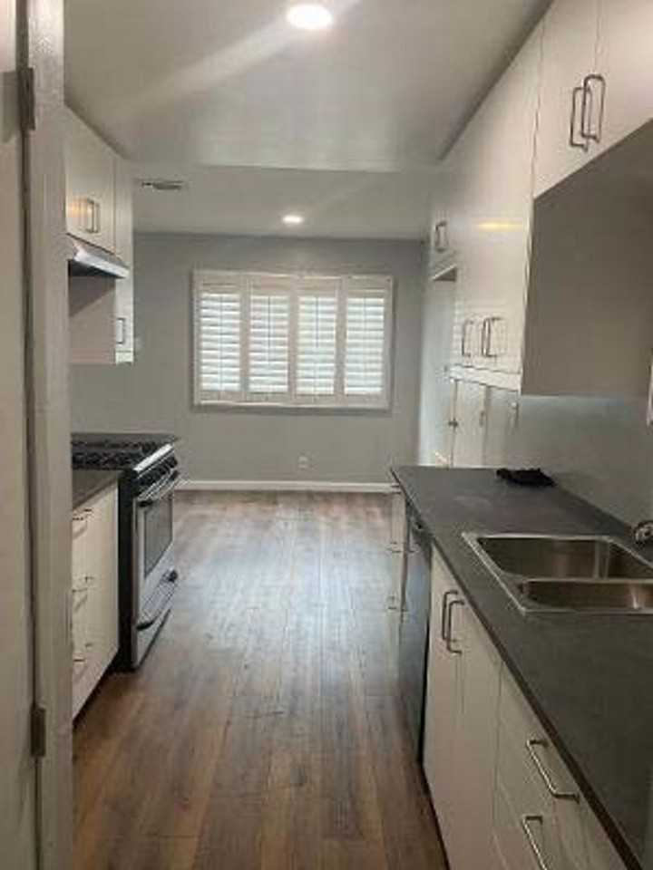 396 Elsinore Dr - Photo 4 of 22